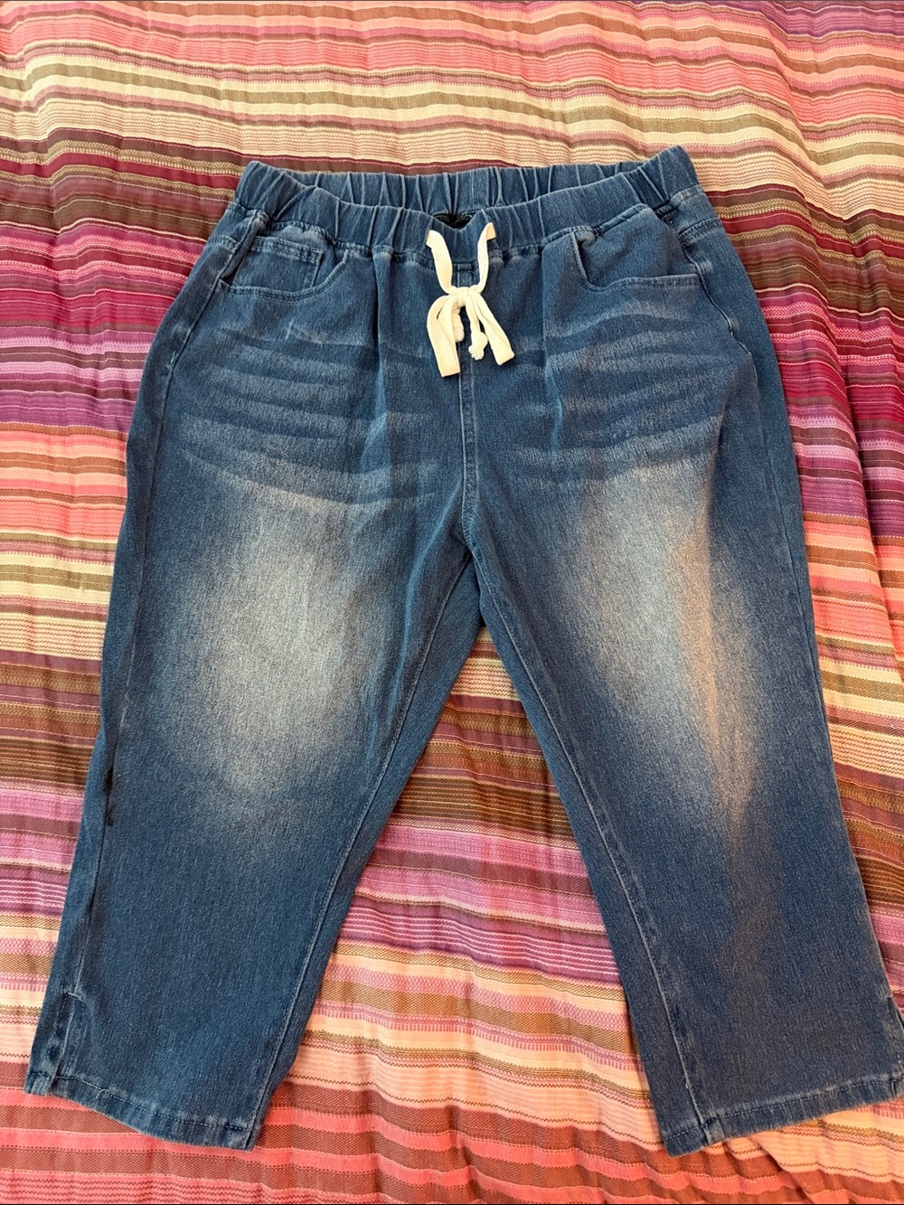 Women’s Pull-On Denim Capri Pants with Drawstring